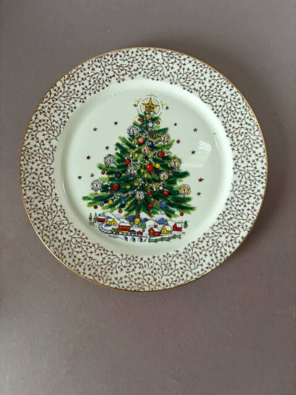 Salem Christmas Eve Bone China Plate 10" Gold Trim Holiday Tree Scene Vintage En